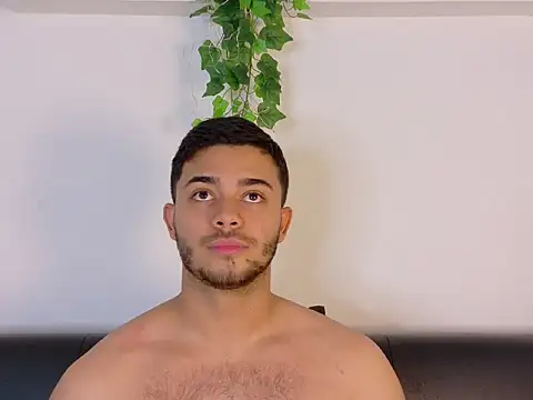 Chatroom XXX en direct de TylerWest_