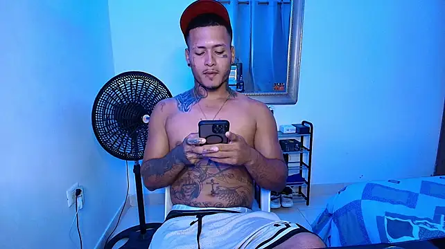 צ'אט XXX בשידור חי של crow_black00