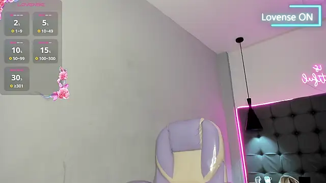 scarletcherry18's Webcam Show
