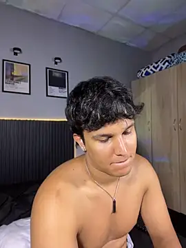 Chatroom XXX en direct de Leo_Savage_