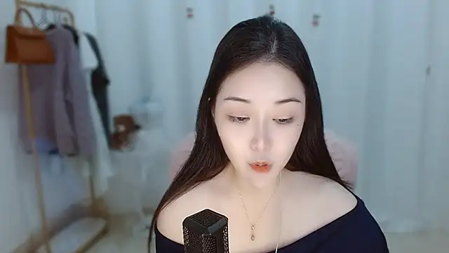 Amy-cnbaby: онлайн-секс-чат