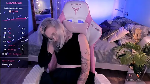 Živý XXX chat LunarGlow