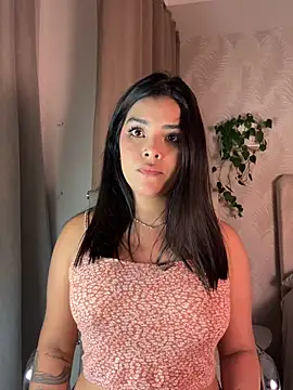 XXX chat uživo modela Sara-Evans