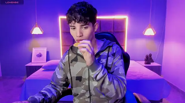 Chat XXX Live AlejooTwink
