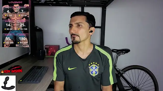 Marck_Muscle élő XXX-chatje