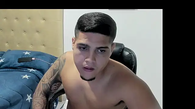 Chat XXX en directo de Latinboyco77