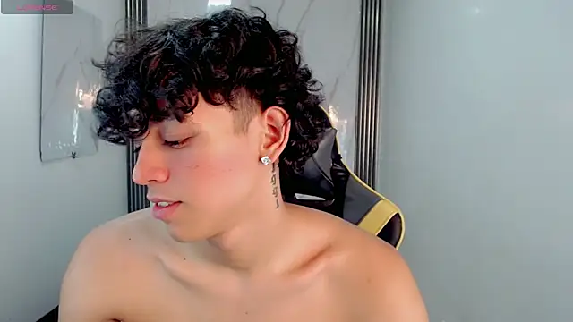 צ'אט XXX בשידור חי של FUNNY_DICK_