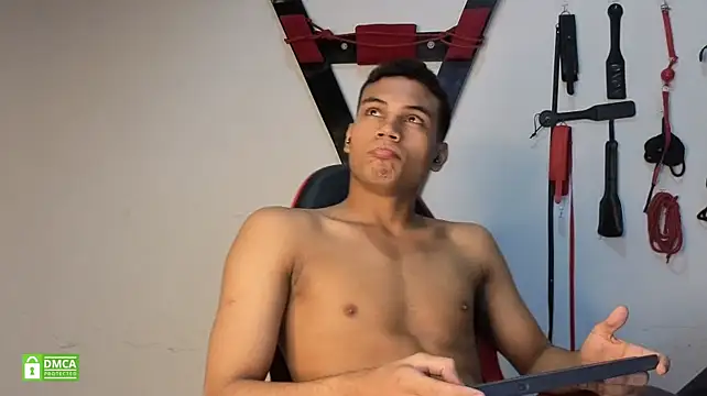 צ'אט XXX בשידור חי של GoldenBoyDuo
