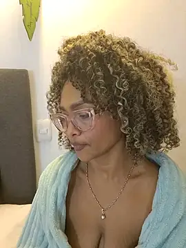 BiiancaEstradaa Adlı Modelin Canlı XXX Sohbeti