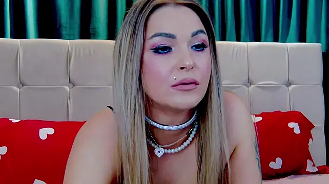 MissClaraCross' Live XXX Chat