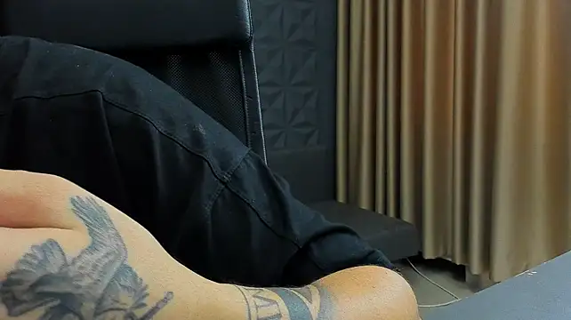 LoganStroud's Live XXX Chat