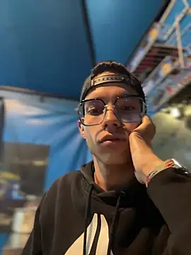 XXX chat uživo modela Andres_boy252