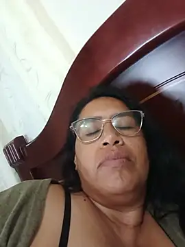 XXX chat uživo modela Emilif_