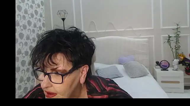 MasterLeila Chat XXX live