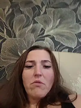 MilaMature's Live XXX Chat