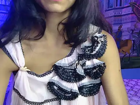 Yours-Zoya's Live XXX Chat