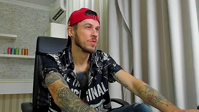 Chatroom XXX en direct de JonahShaw