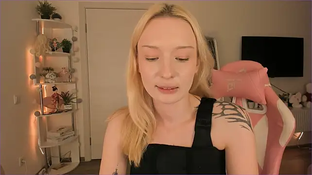 Tiffany_Paw Chat XXX live