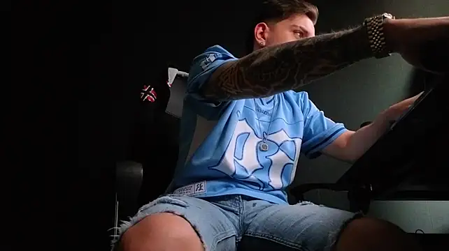 Czat XXX na żywo – FelixStarkk
