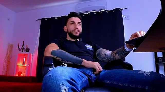 צ'אט XXX בשידור חי של MightyAaron66