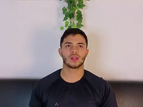Chatroom XXX en direct de TylerWest_