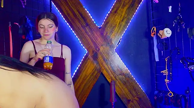 Aiiko_bdsm élő XXX-chatje