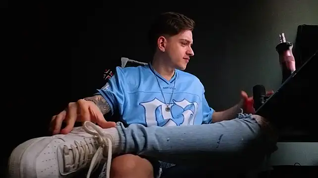 Chat +18 de FelixStarkk ao vivo