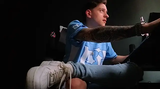 Онлайн чат XXX FelixStarkk