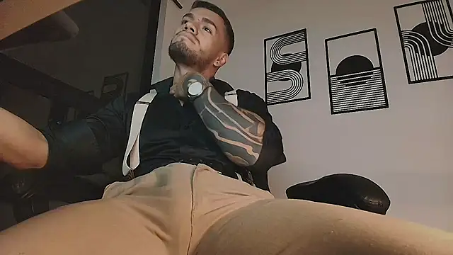 ALPHA_DOMINUS_ webcam show