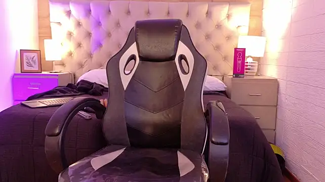 XXX chat uživo modela MiaaBlondie_