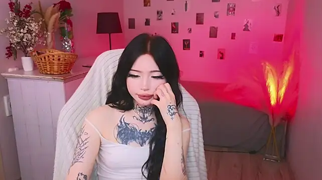 Emma_Kirks Adlı Modelin Canlı XXX Sohbeti