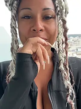 צ'אט XXX בשידור חי של HaileyDiana