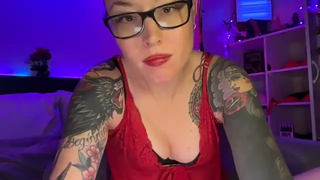 Czat XXX na żywo – MissGoldenCartier