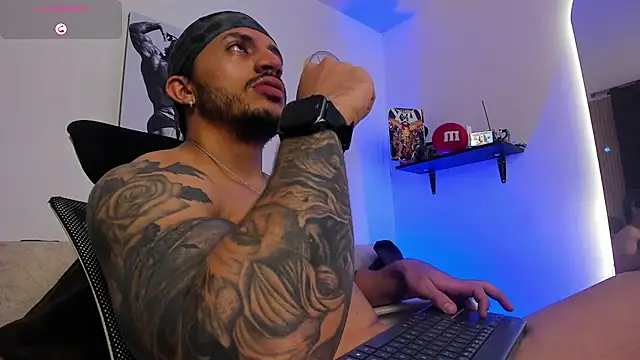 LiamReigns_ Adlı Modelin Canlı XXX Sohbeti