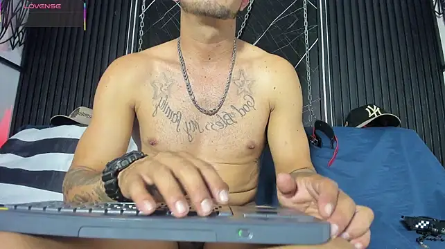 AronCollen Chat XXX live