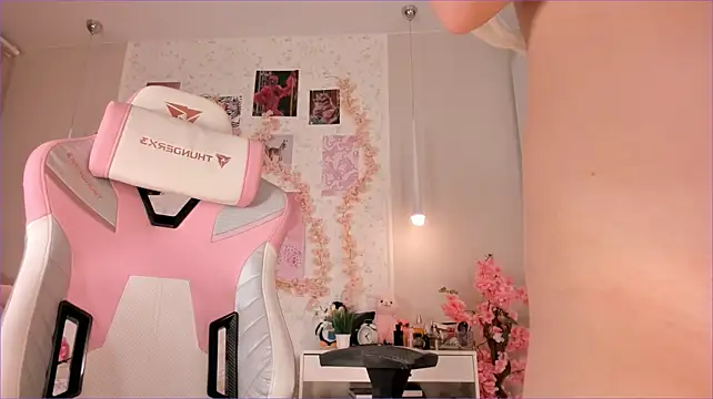 Ella_Lane Adlı Modelin Canlı XXX Sohbeti