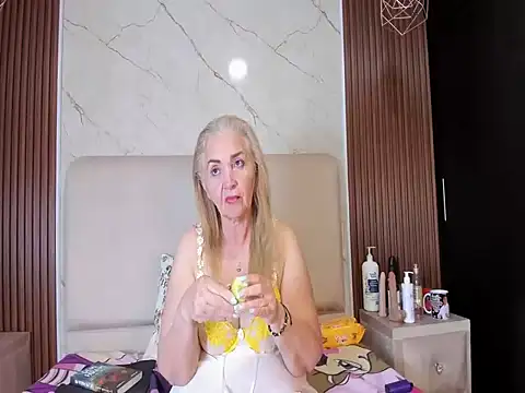 queenstarhy's Live XXX Chat