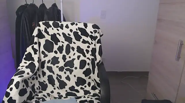 chomelo6 XXX чат на живо