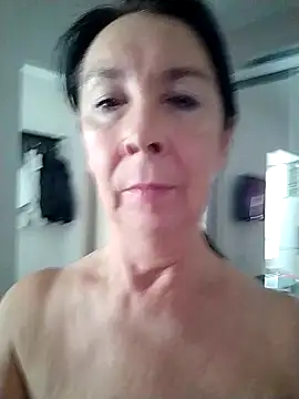 Chat +18 de Celine_Faer1 ao vivo