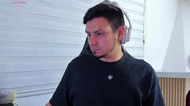 Chat +18 de Rick_Adams ao vivo