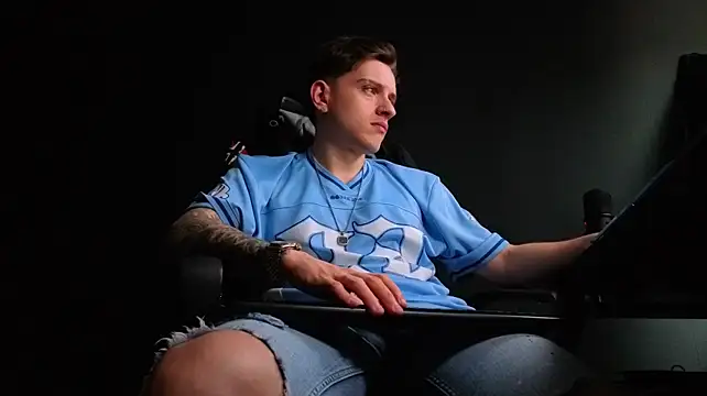Chat +18 de FelixStarkk ao vivo