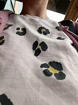 XXX chat uživo modela Almmaxxxx