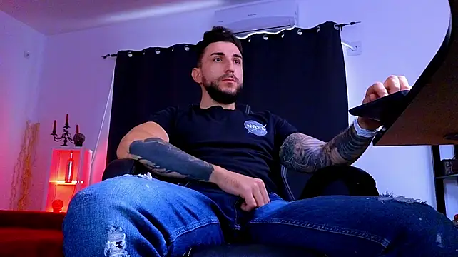 Czat XXX na żywo – MightyAaron66