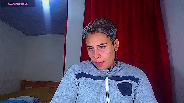 Yessi_rousse élő XXX-chatje