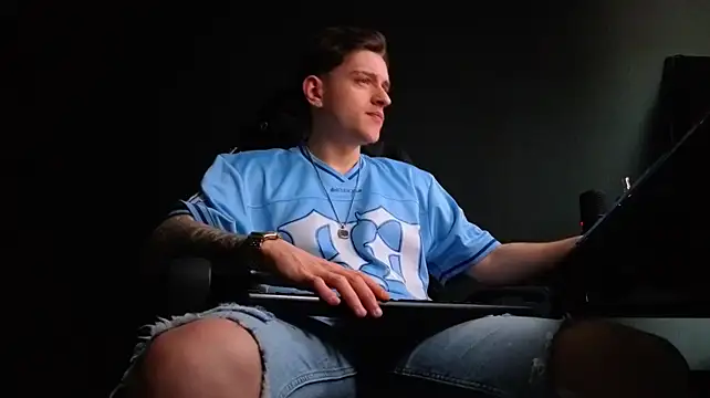 Chat +18 de FelixStarkk ao vivo