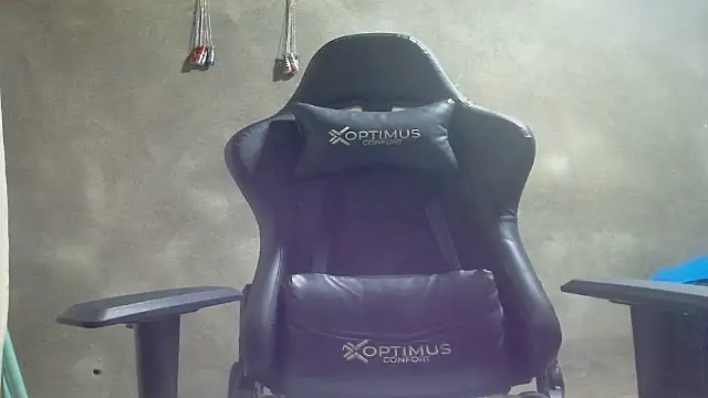 Larry-n-clouds' Live XXX Chat