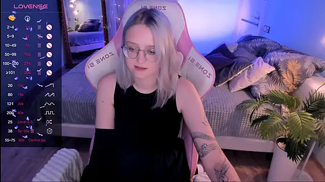 XXX chat uživo modela LunarGlow