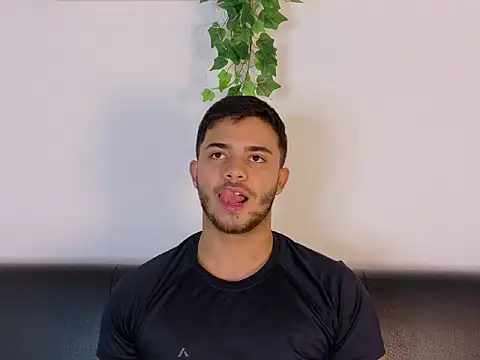 TylerWest_: онлайн-секс-чат