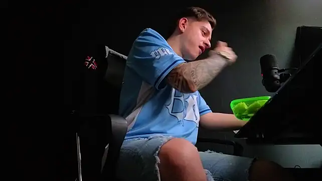 FelixStarkk Chat XXX in diretta