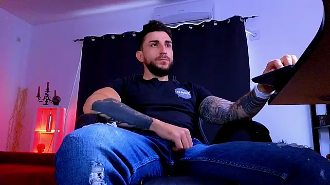 MightyAaron66 Chat XXX in diretta
